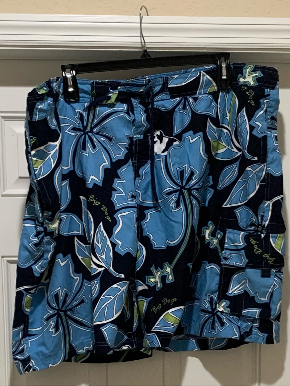 Big Dogs 90s Blue Floral Men's 3X
Swim Trunks Suit W/ Drawstring, Net & Pockets